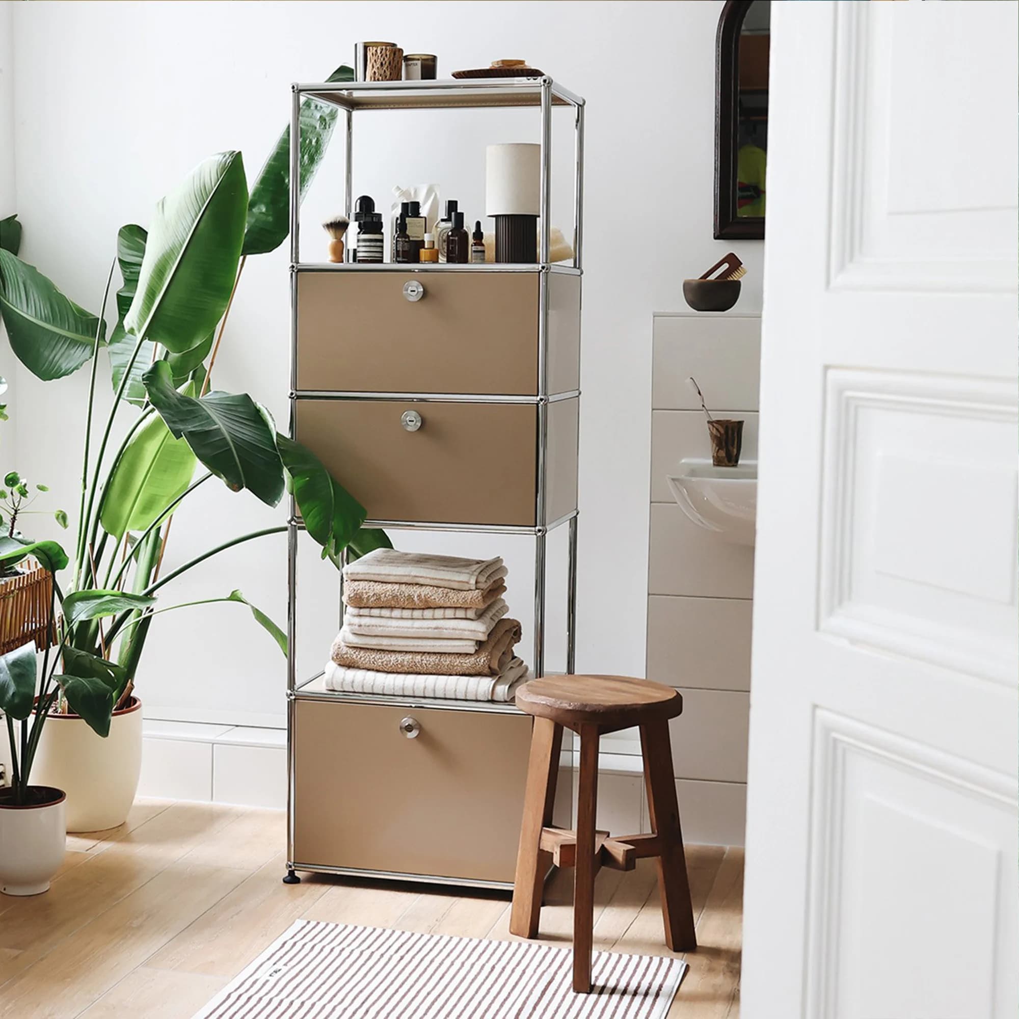 M52 Cabinet