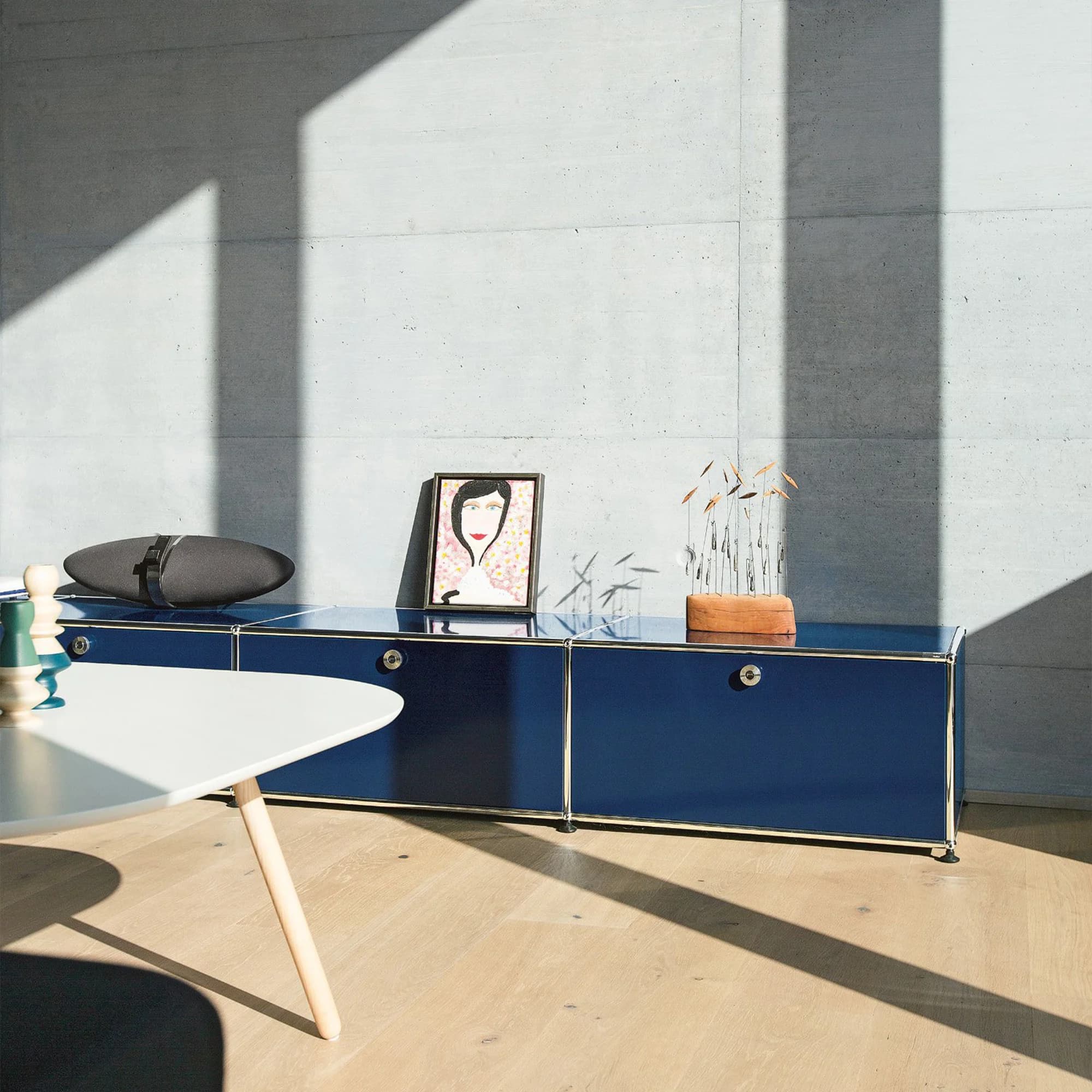 USM Haller C13 Media unit in Steel Blue – detail view