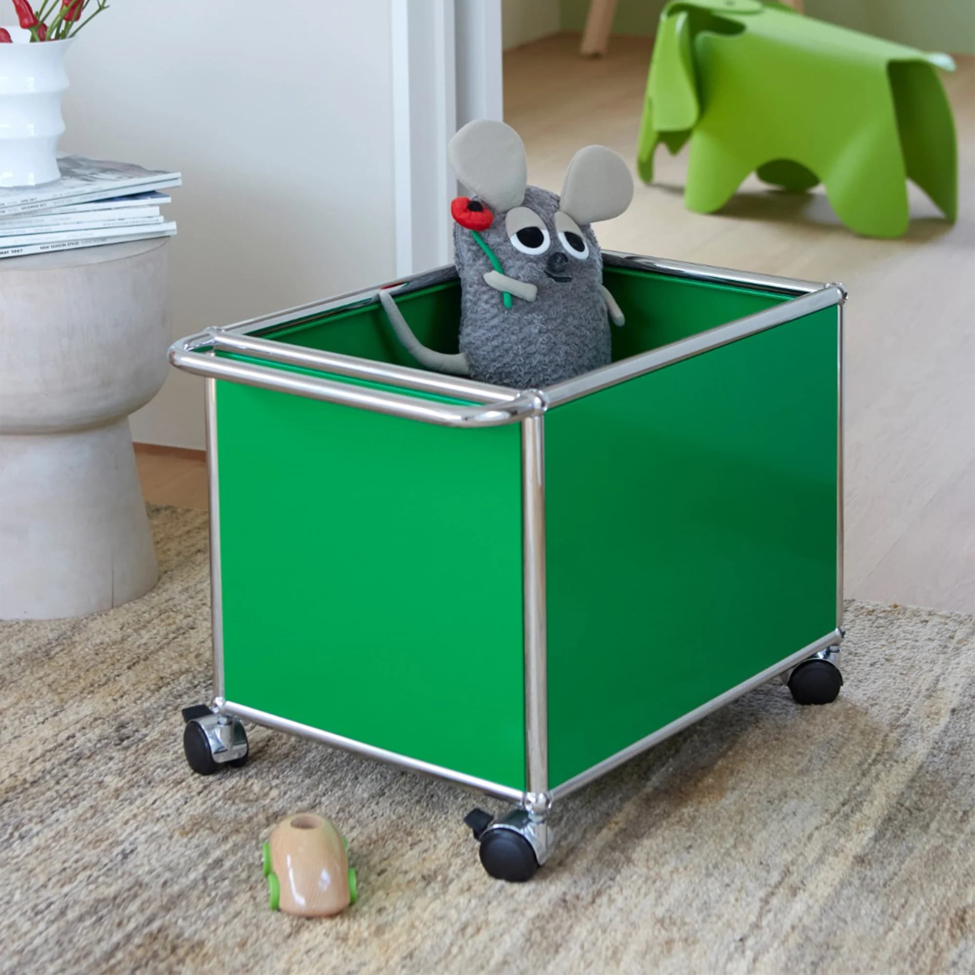 USM Haller M53 Storage Box in Green – detail view