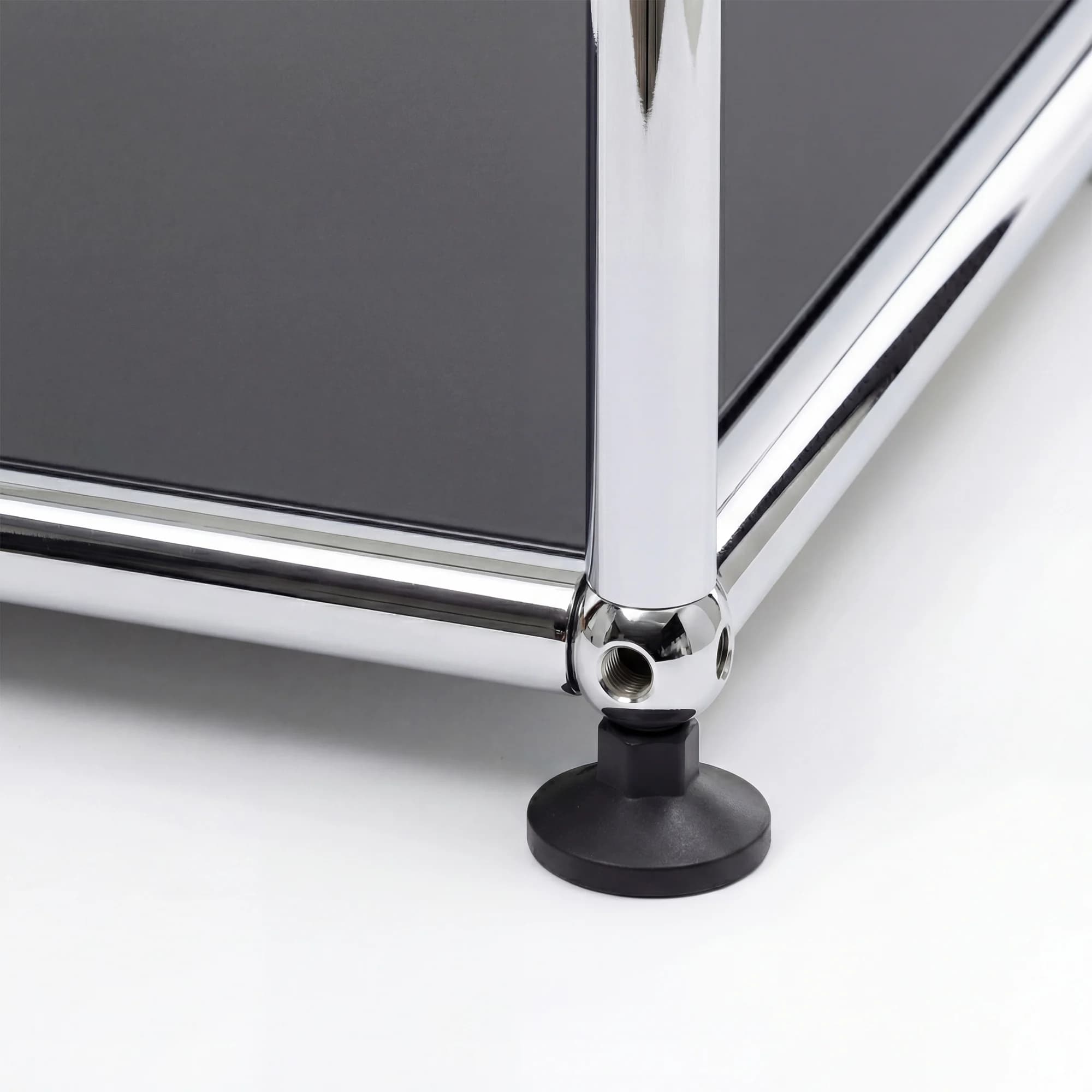 USM Haller storage system in Anthracite – styled setup