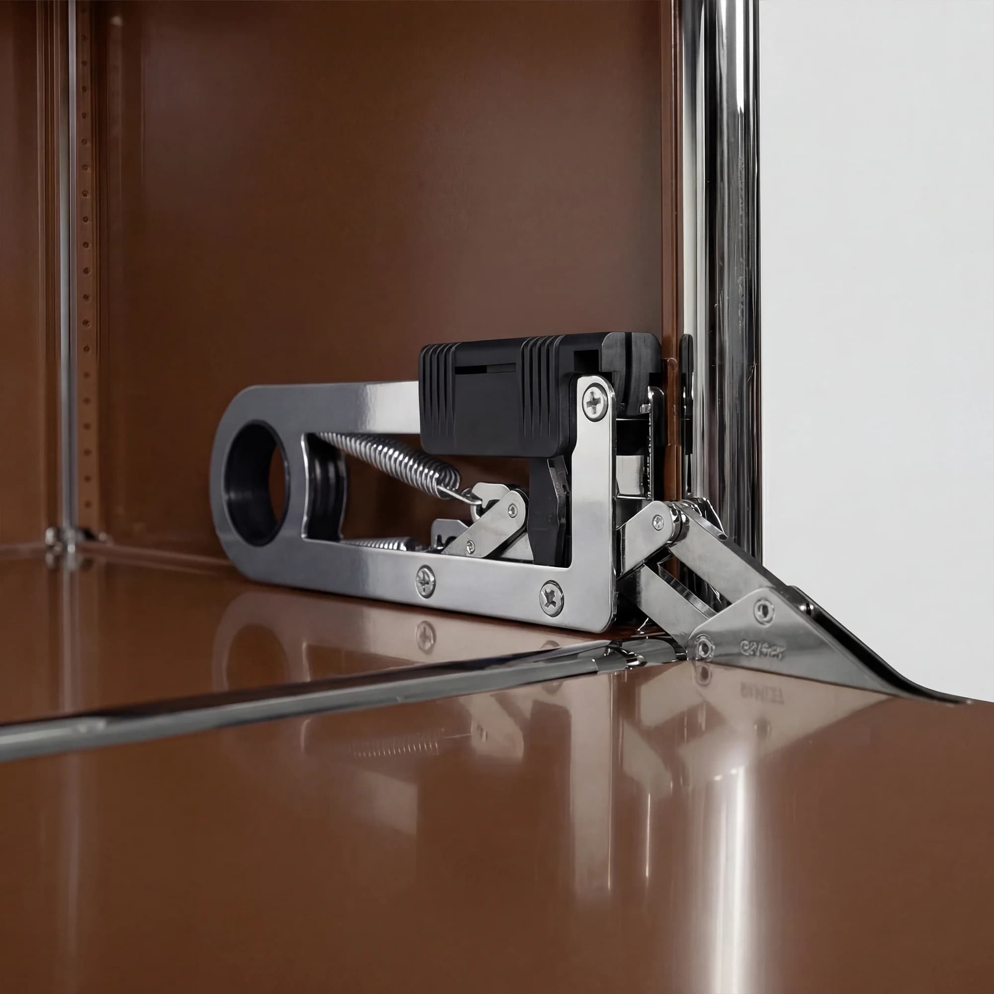 USM Haller shelving unit in Brown – detail view