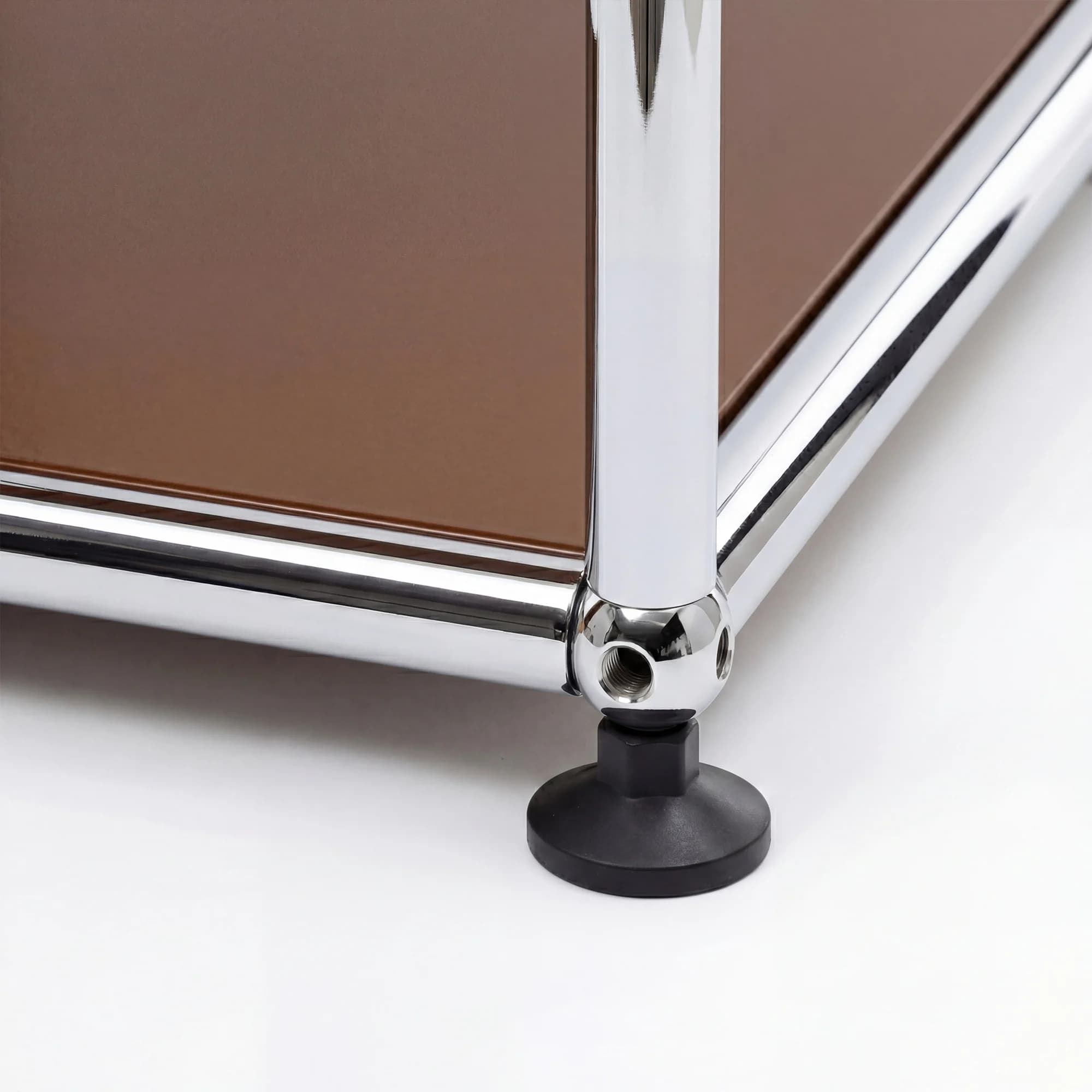 USM Haller storage system in Brown – styled setup