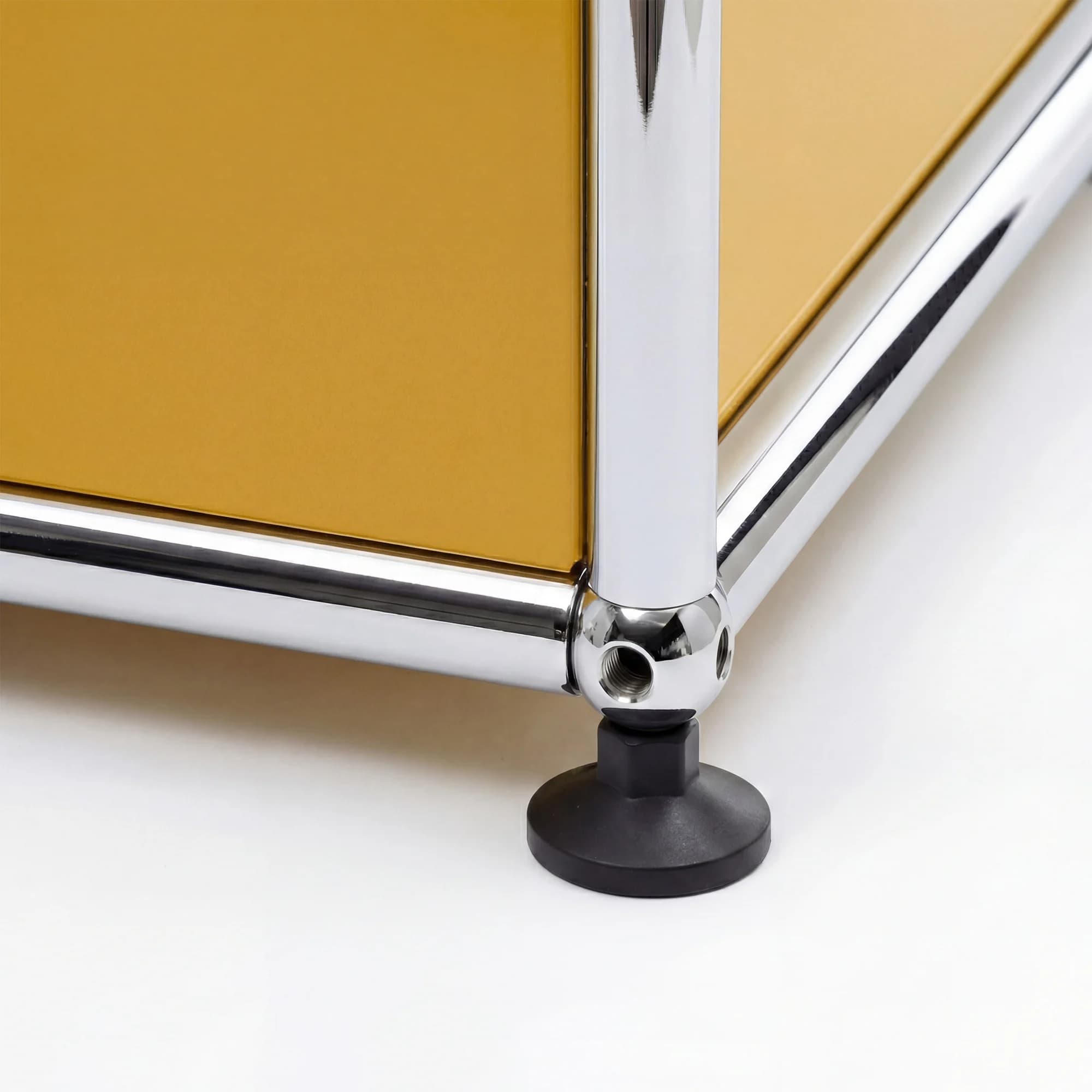 USM Haller storage system in Golden Yellow – styled setup