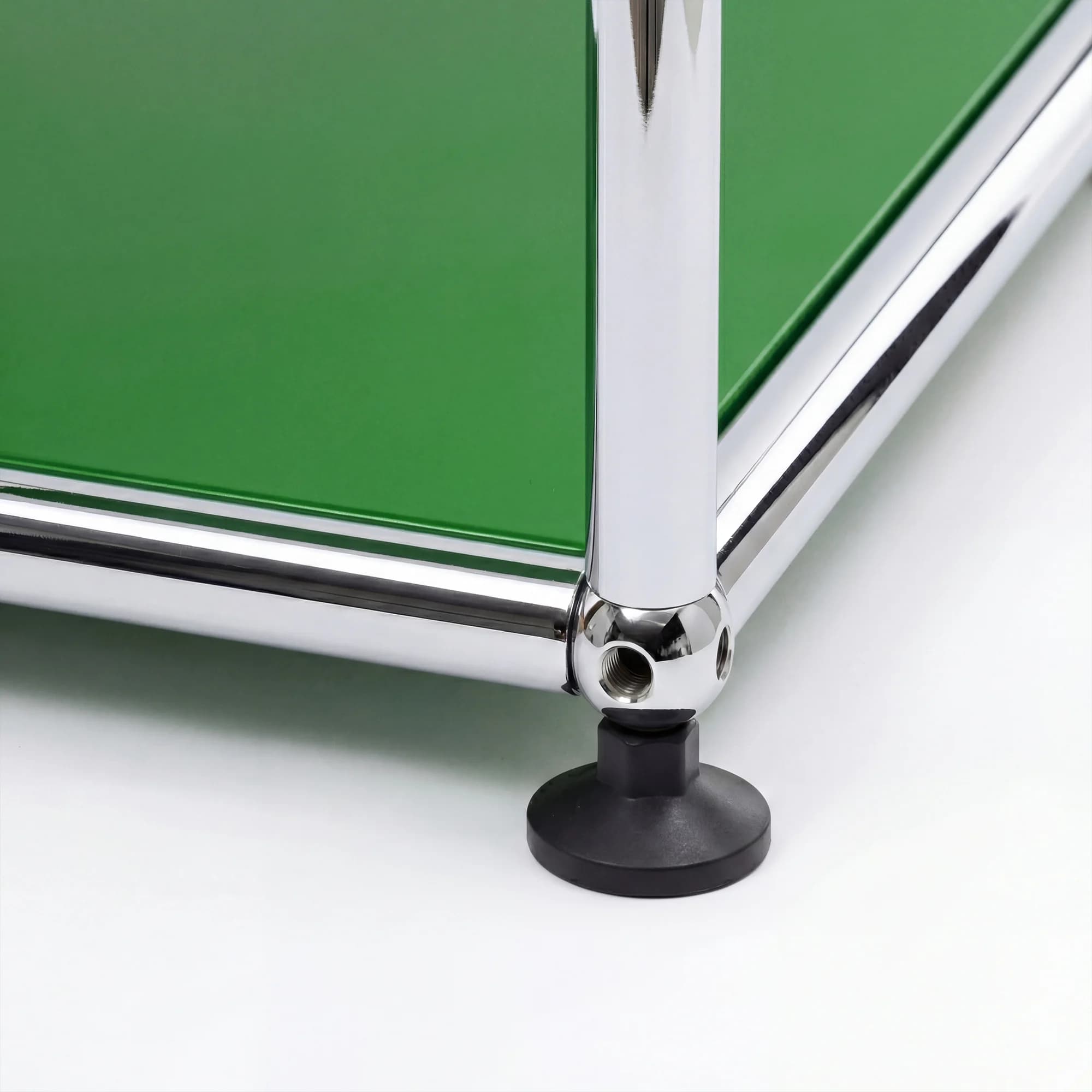 USM Haller storage system in Green – styled setup