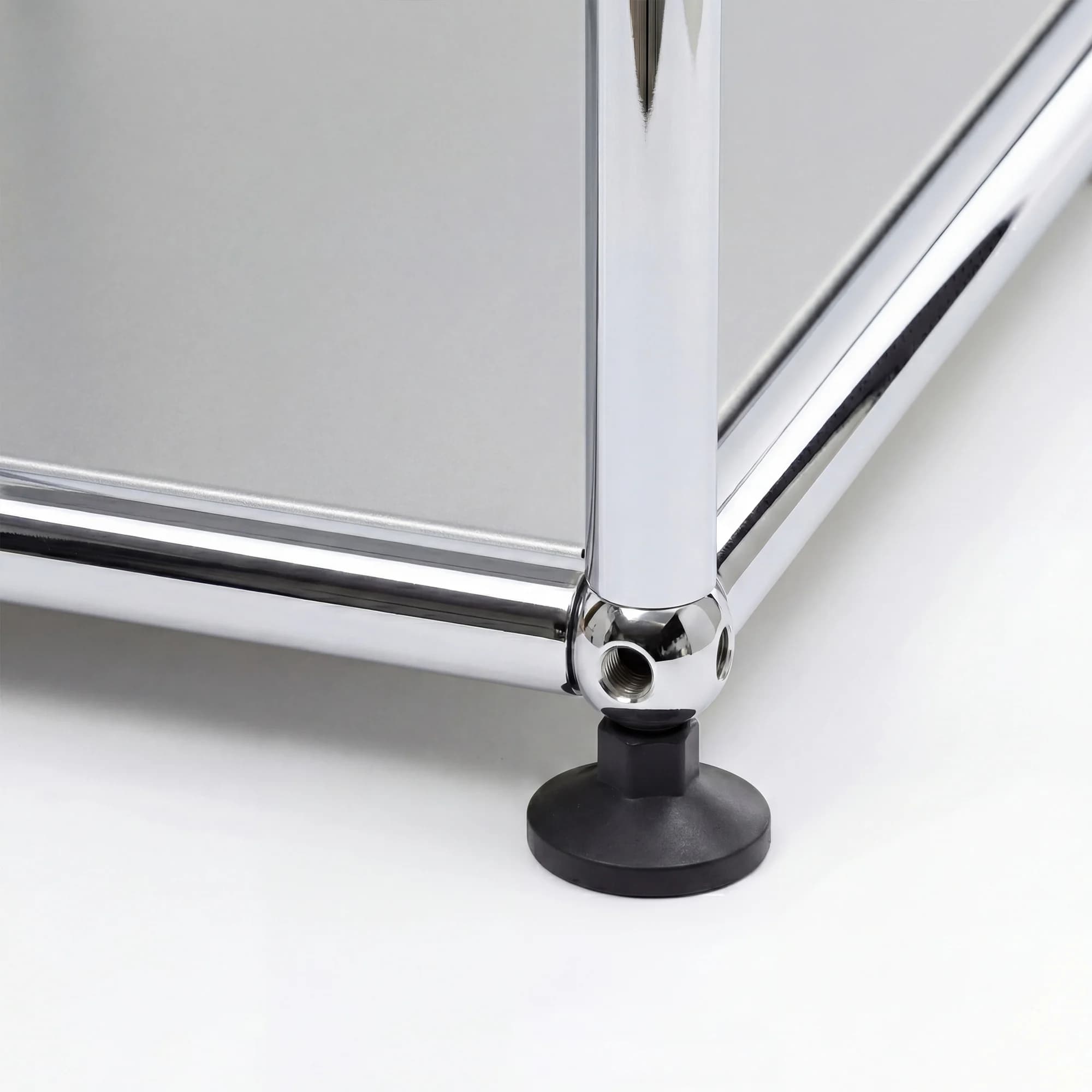 USM Haller storage system in Matte Silver – styled setup