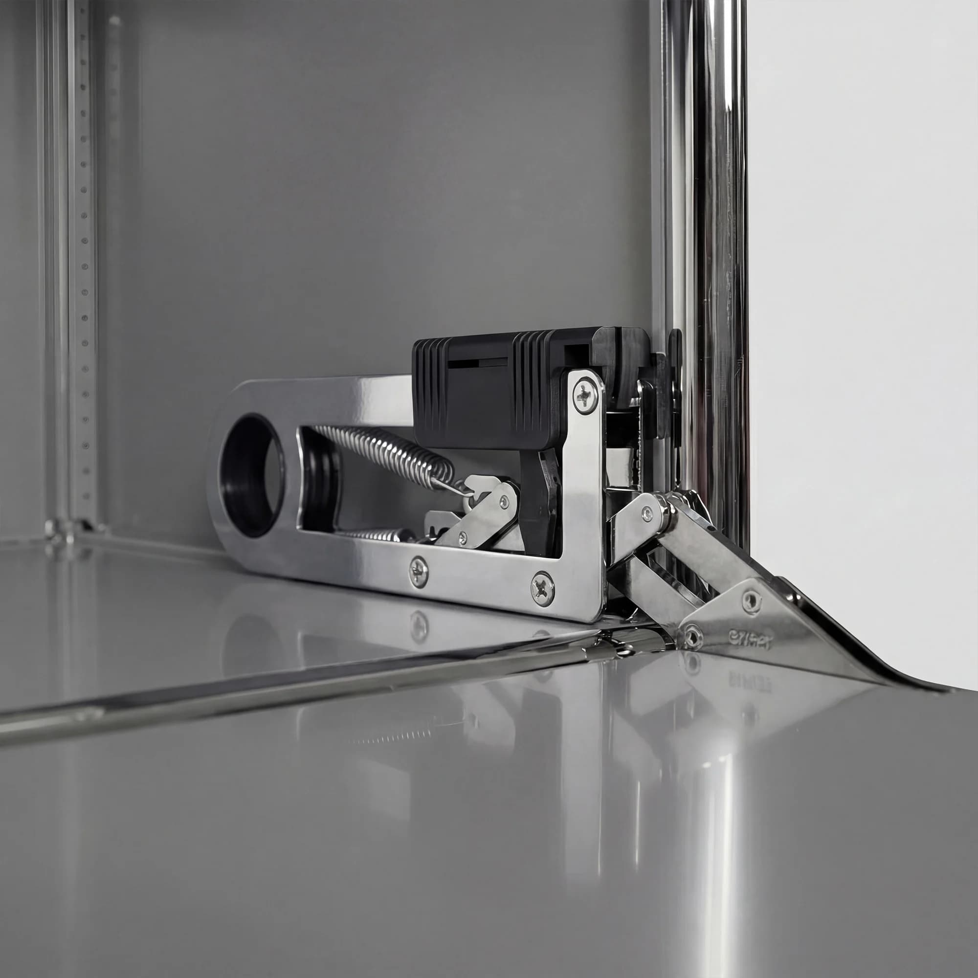 USM Haller shelving unit in Mid Gray – detail view