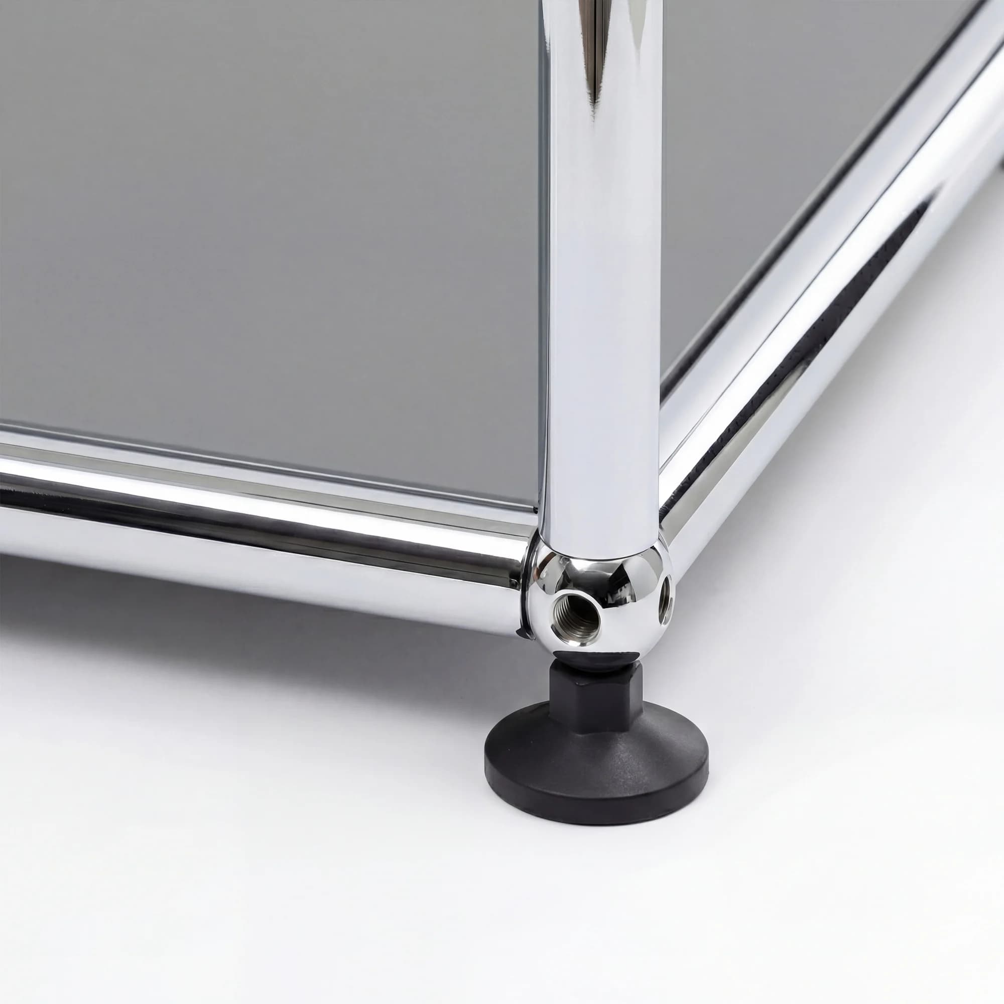 USM Haller storage system in Mid Gray – styled setup