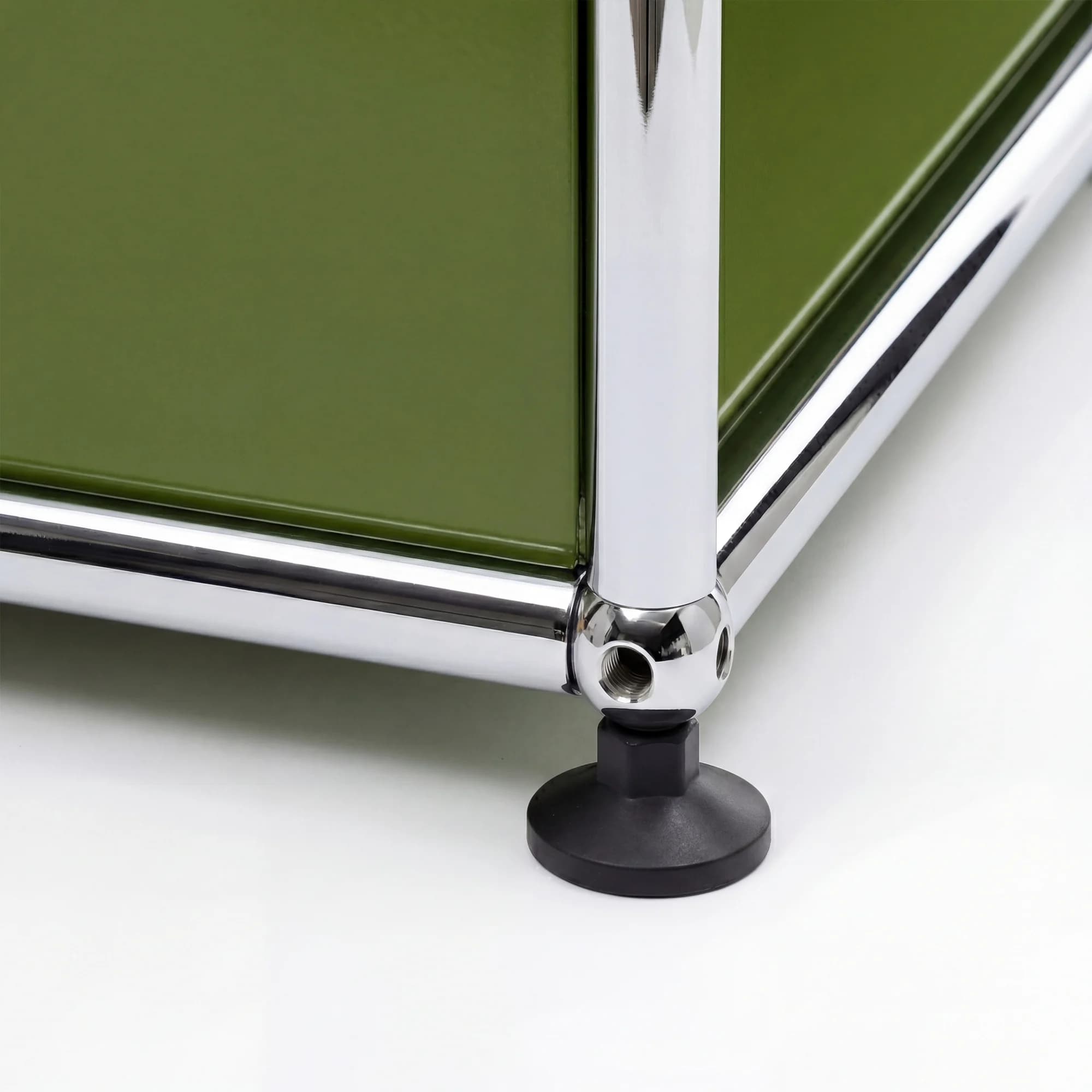 USM Haller storage system in Olive Green – styled setup