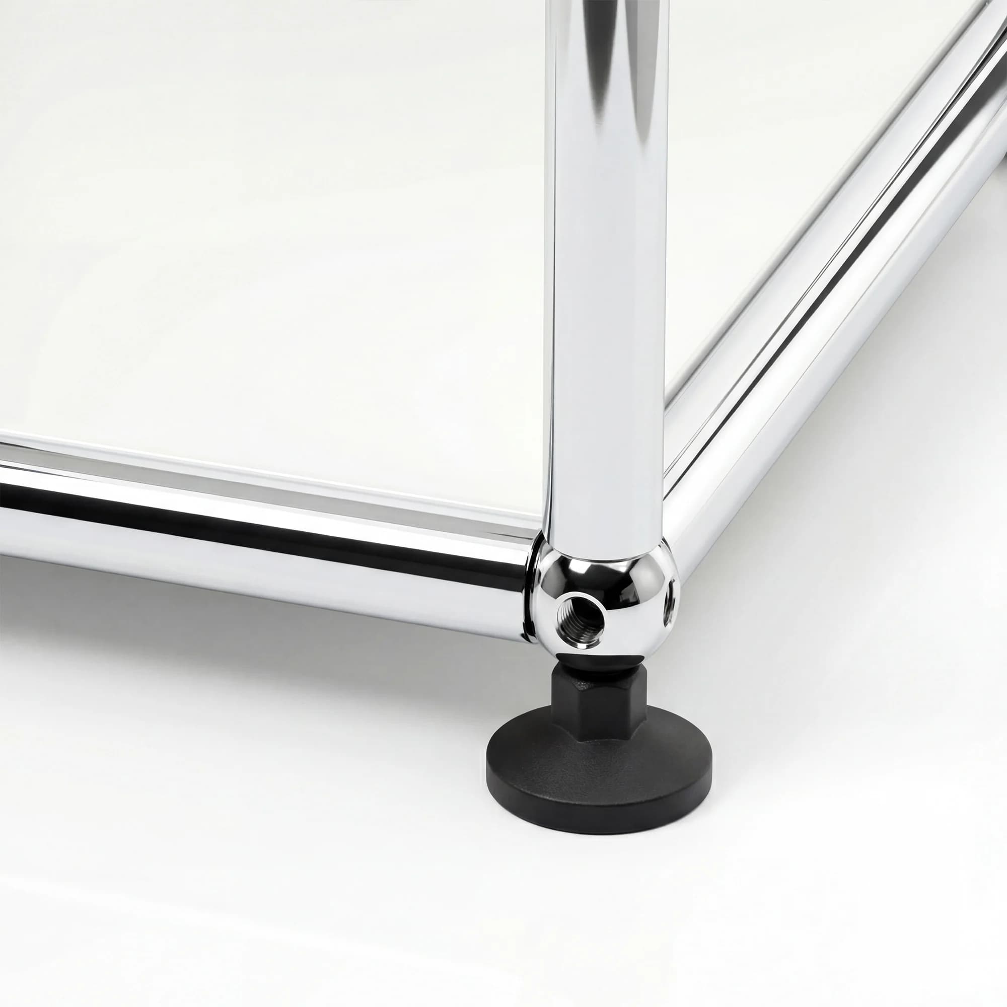 USM Haller storage system in White – styled setup